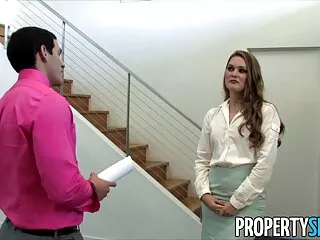 Chica guapa encendió la webcam e hizo una masturbación xporno en español
