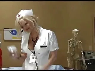 Sus gemidos demuestran que la mano de un hombre en la porno español bueno vagina puede complacer a cualquiera, incluso a la chica más experimentada.