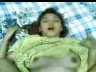 Tan pronto como la polla entró dentro y comenzó a golpear este agujero, insesto espanol la chica sintió que era muy buena.