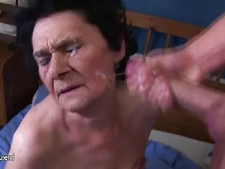 Se tragó un pene sano hasta las pono espanol amígdalas.