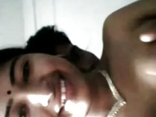 Madurita se masturba con videos de porno en español latino un gran consolador
