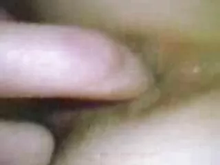 Paja erótica y en solitario pormo español gratis con tía tetona en el sofá